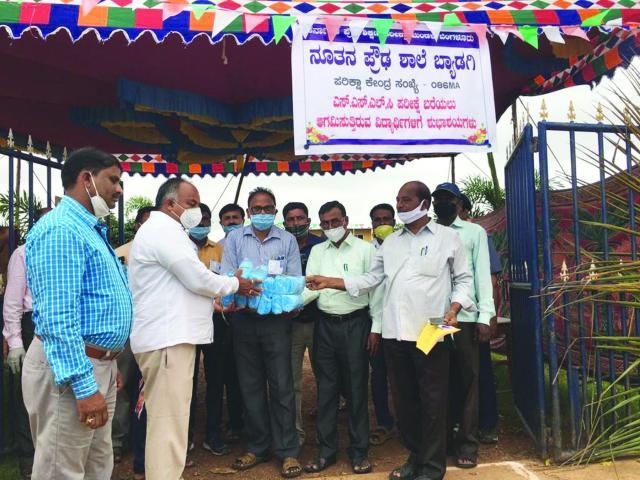 ನೂತನ ಪ್ರೌಢಶಾಲೆಗಳ ಪರೀಕ್ಷಾ ಕೇಂದ್ರಗಳಿಗೆ ಶಾಸಕ ವಿರೂಪಾಕ್ಷಪ್ಪ ಭೇಟಿ ನೀಡಿ ಪರಿಶೀಲನೆ